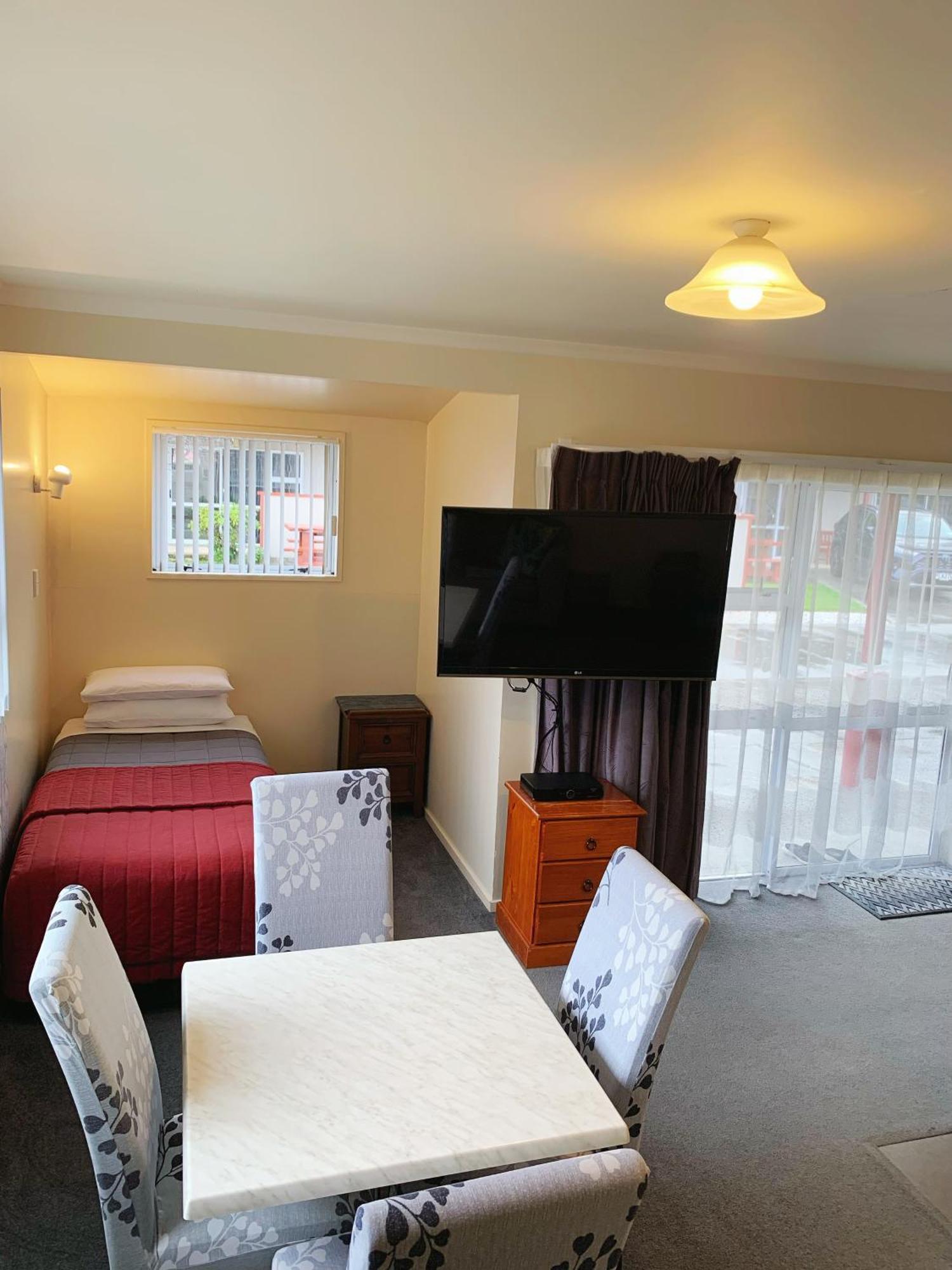 Amber Court Motel Te Anau Dış mekan fotoğraf