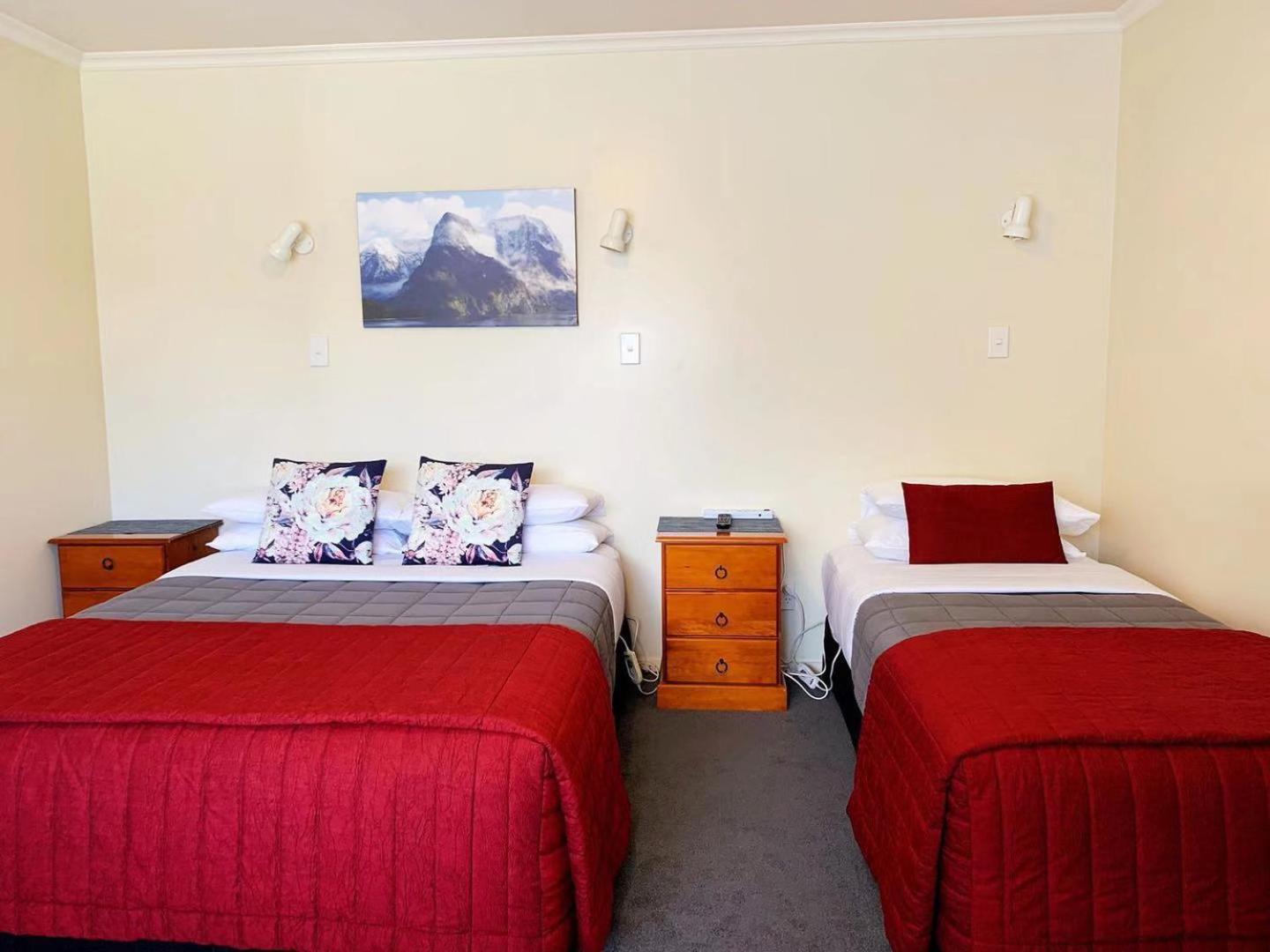 Amber Court Motel Te Anau Dış mekan fotoğraf
