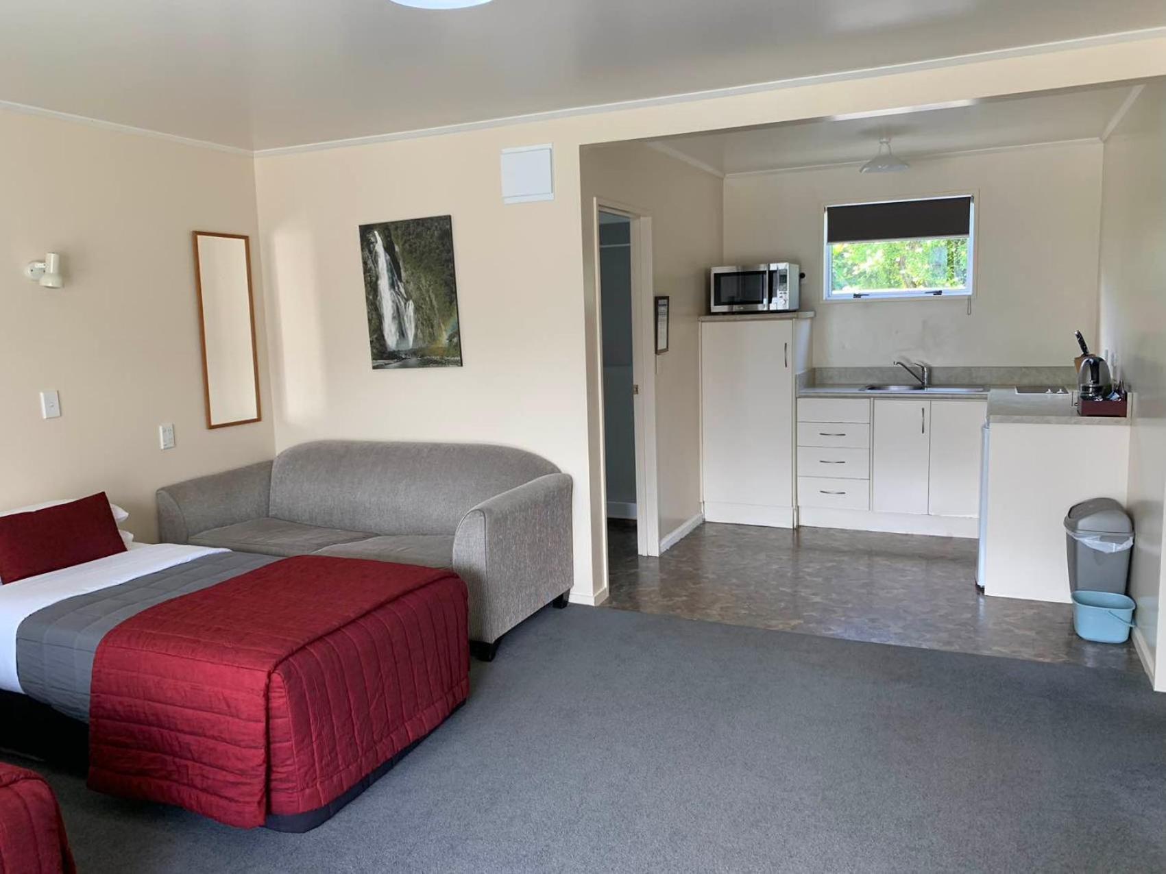 Amber Court Motel Te Anau Dış mekan fotoğraf