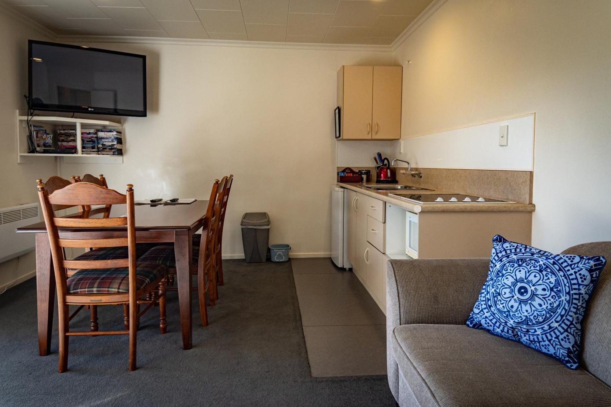 Amber Court Motel Te Anau Dış mekan fotoğraf