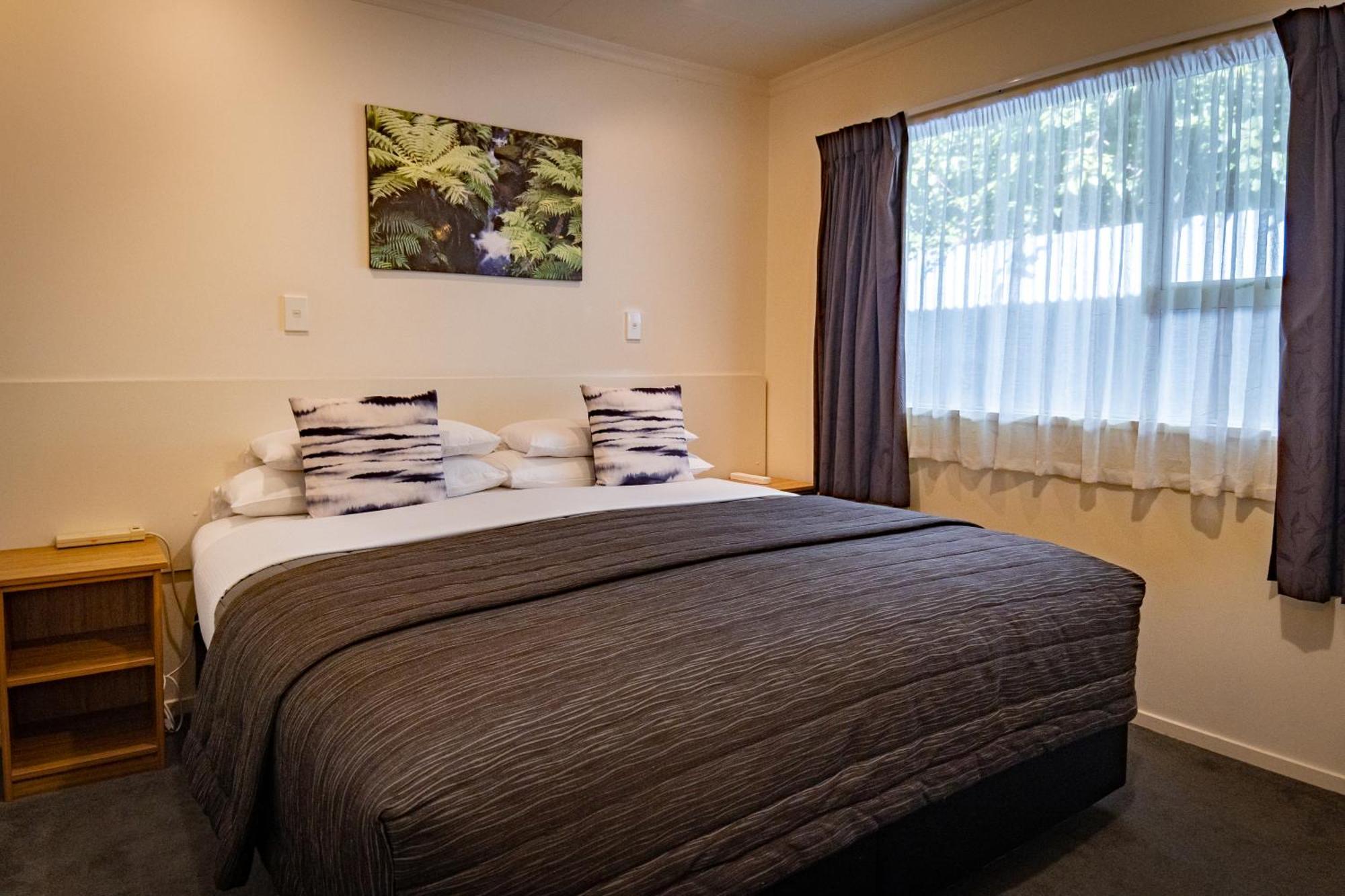Amber Court Motel Te Anau Dış mekan fotoğraf