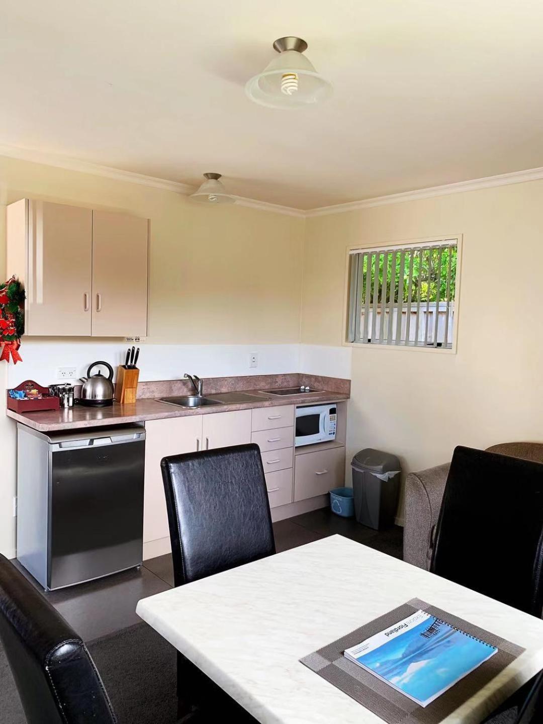 Amber Court Motel Te Anau Dış mekan fotoğraf