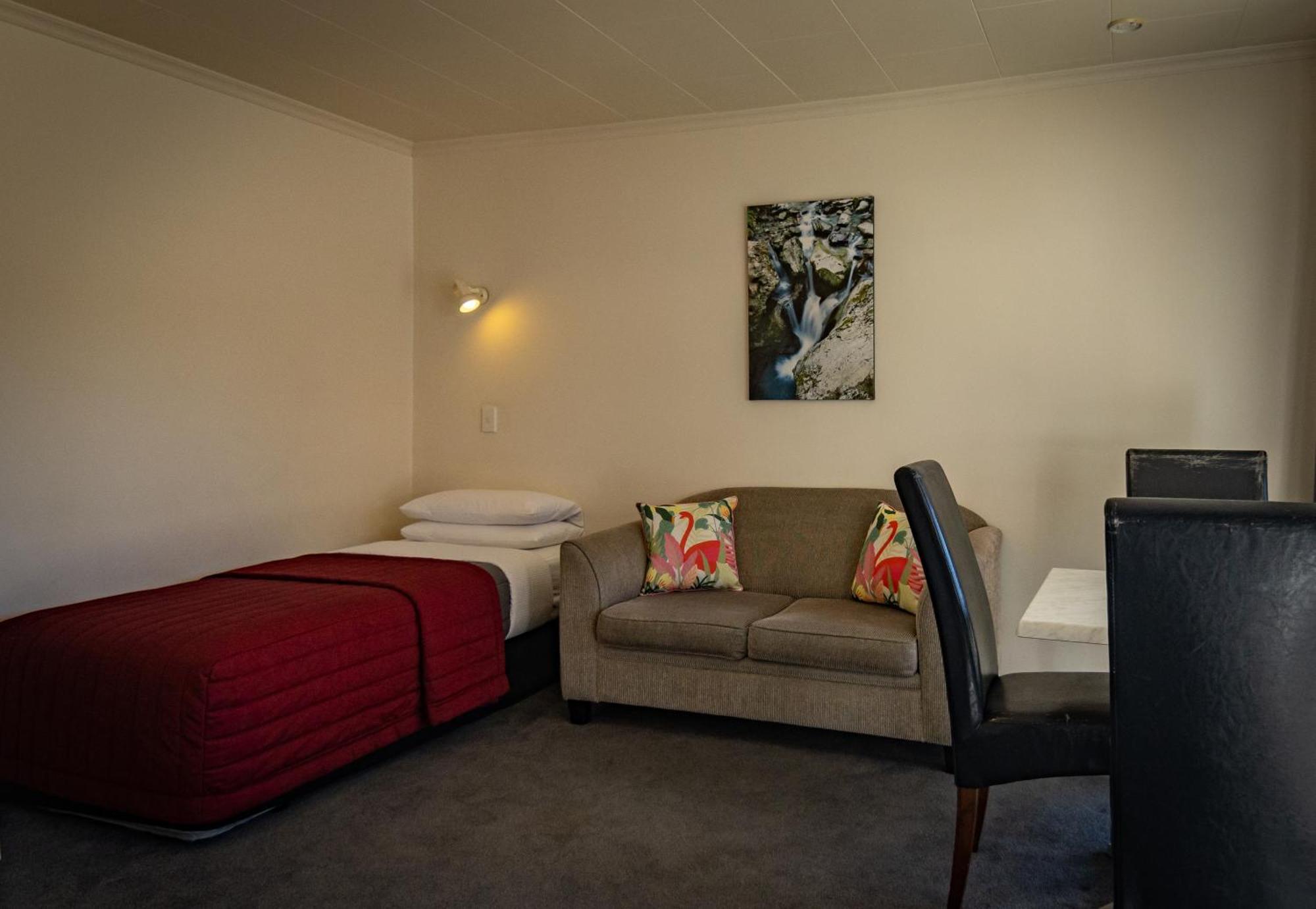 Amber Court Motel Te Anau Dış mekan fotoğraf