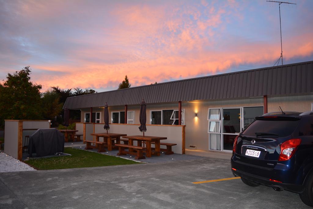 Amber Court Motel Te Anau Dış mekan fotoğraf